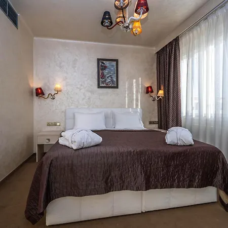 Mysterius Old Town Apartahotel 4*