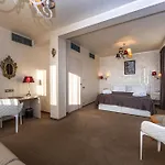 Mysterius Old Town Apartahotel 4*
