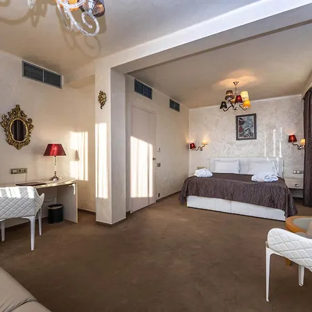 Mysterius Old Town Apartmanhotel 4*